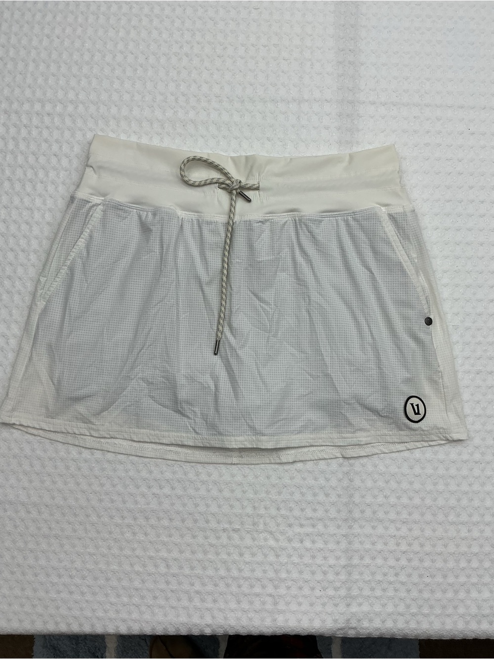 Vuori White Athletic Skort  Drawstring Waist see measurements size tag  gone